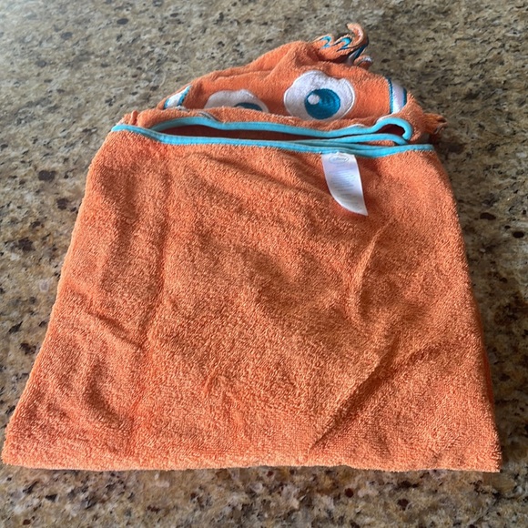 Disney’s finding Nemo baby hooded towel - Picture 2 of 2